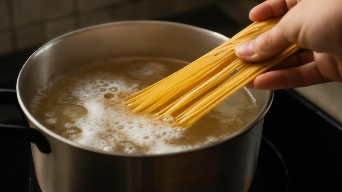 Add this to boiling pasta water sticks to the pan zero times forever