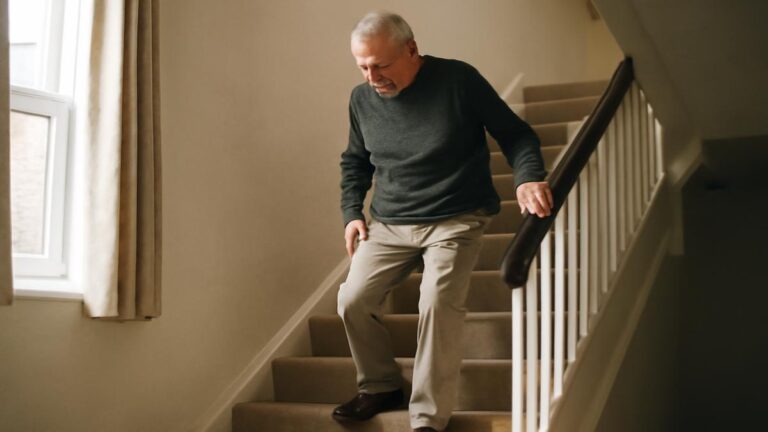 The silent dementia sign hiding in how you walk down stairs