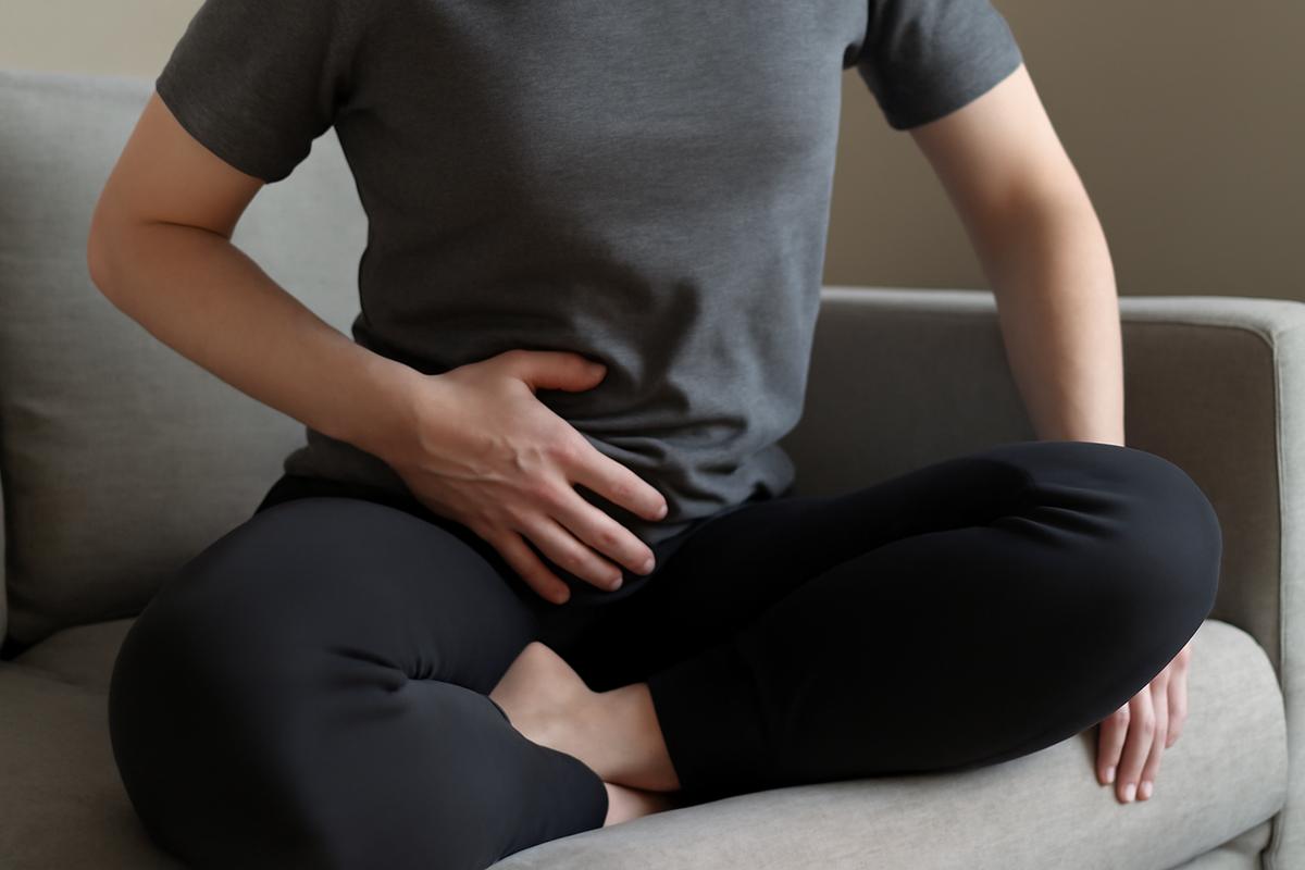 Why sitting cross legged strains hips