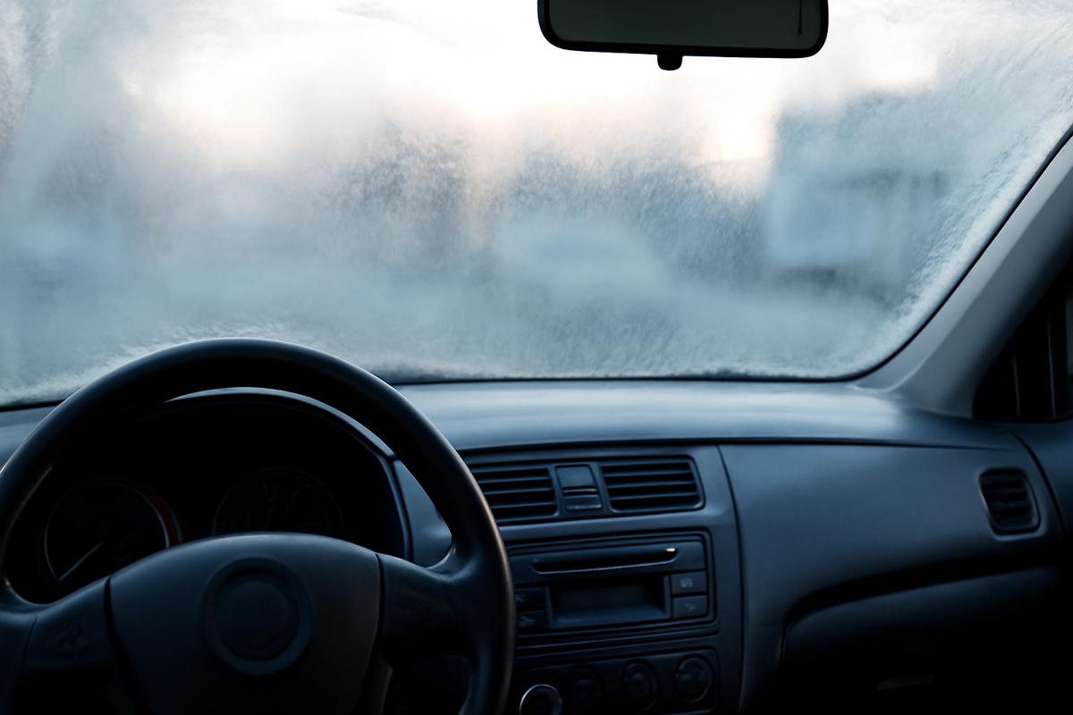 Why your car fogs internally in cold months